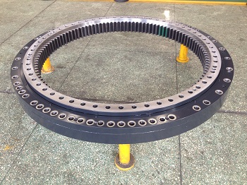 Three-row Cylindrical Roller Slewing Bearing(Internal Gear Type )